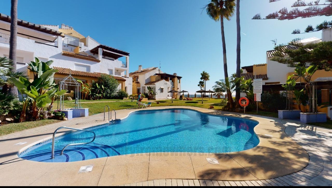 HOUSE FOR SALE ON THE 1ST LINE BEACH IN MARBELLA