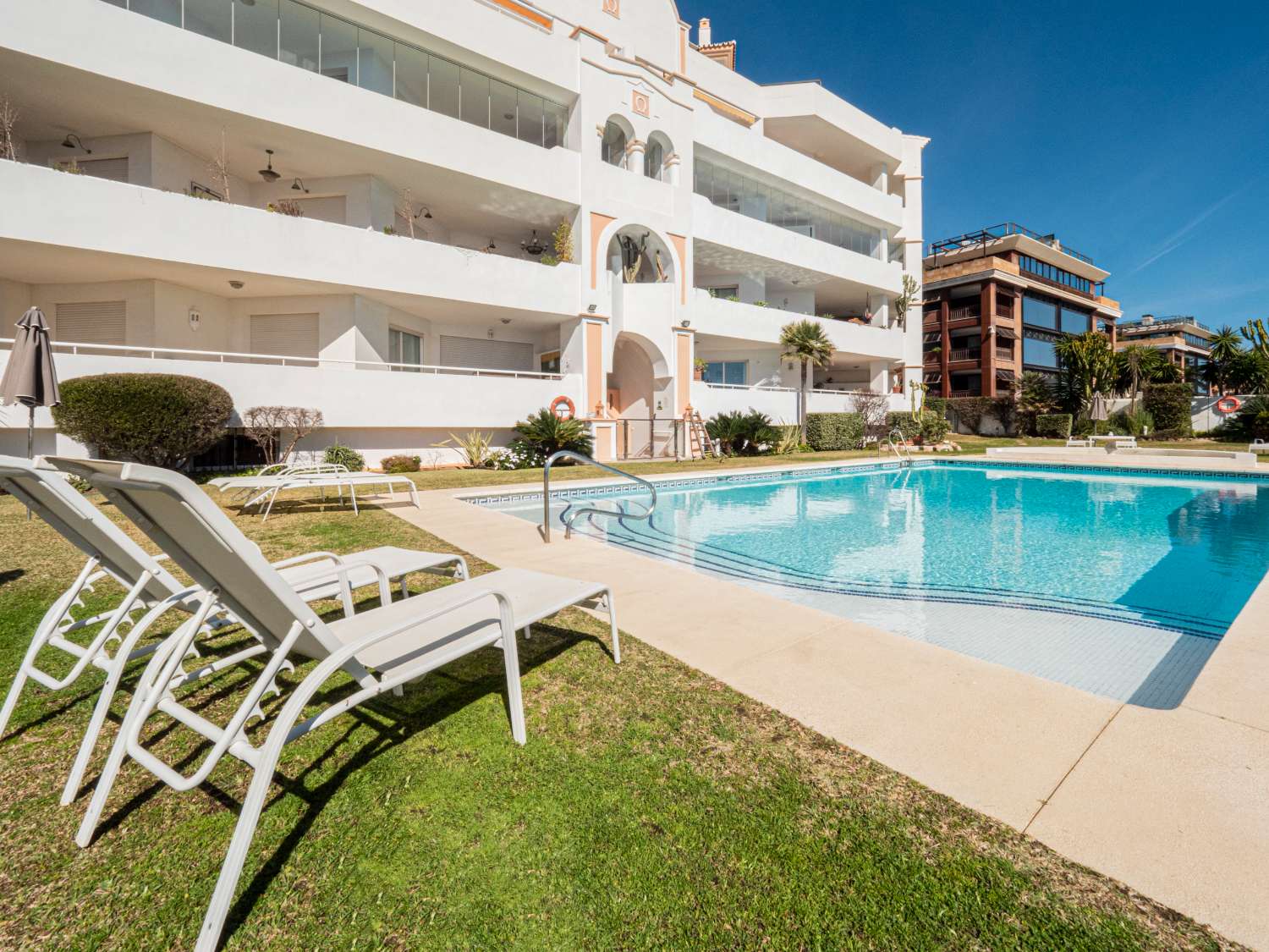 APARTMENT ON 1ST LINE BEACH IN PUERTO BANÚS!!
