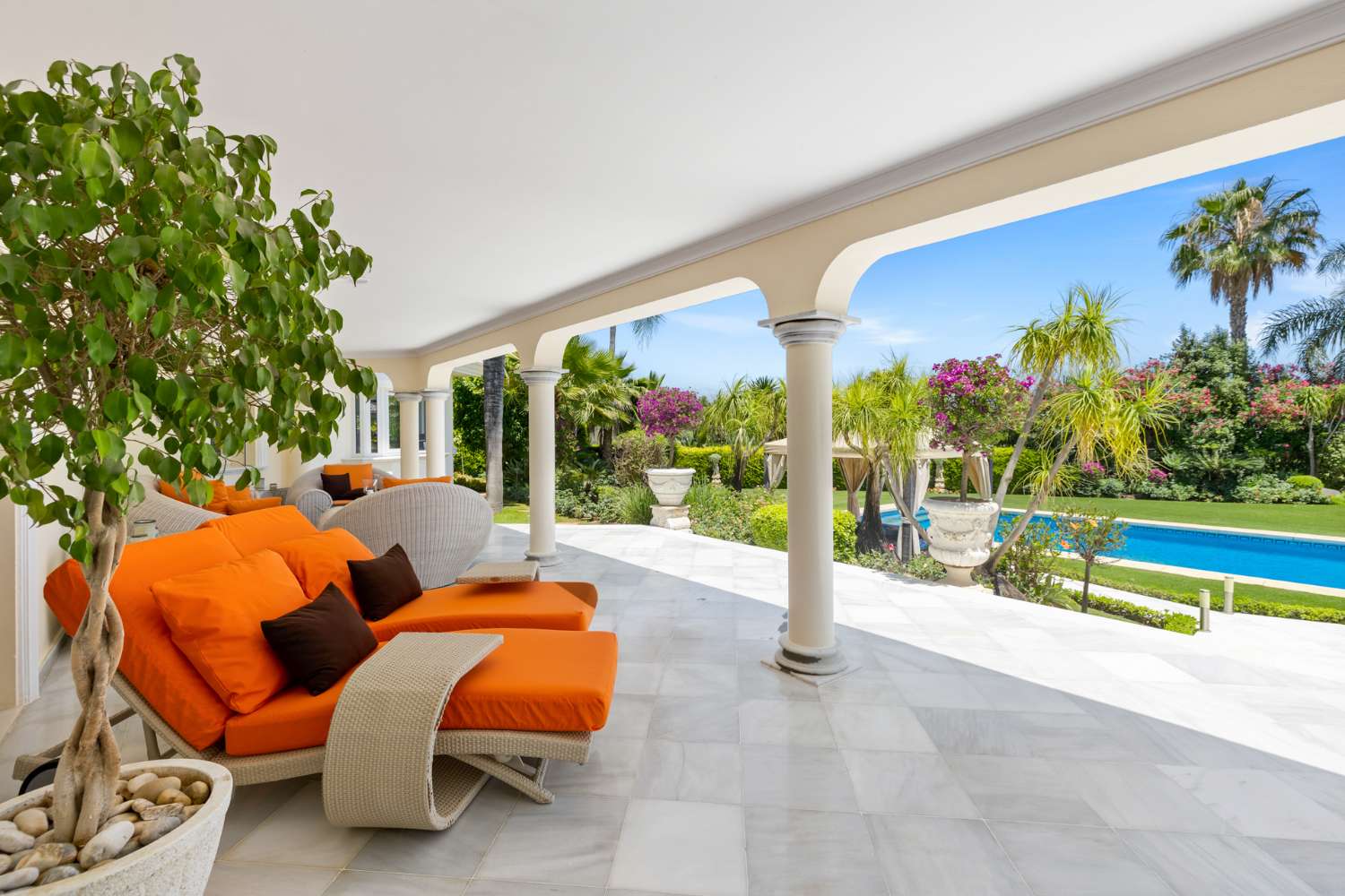 Stunning luxury villa in Los Naranjos, Nueva Andalucía