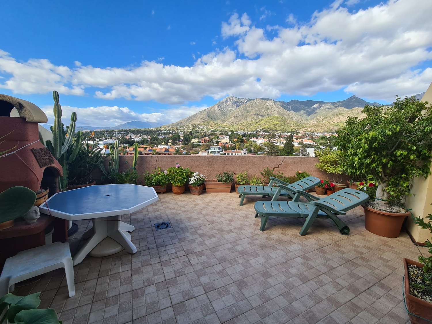 PENTHOUSE WITH STUNNING VIEWS IN THE CENTER OF MARBELLA!!!