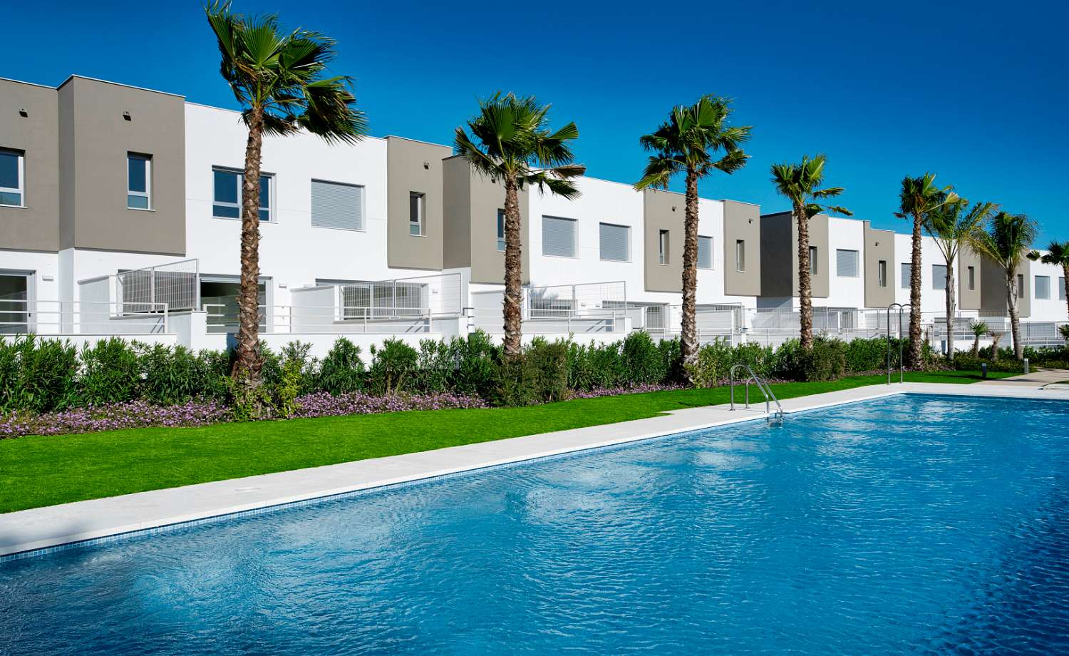 NEW CONSTRUCTION TOWNHOUSES FOR SALE IN ESTEPONA GOLF, COSTA DEL SOL