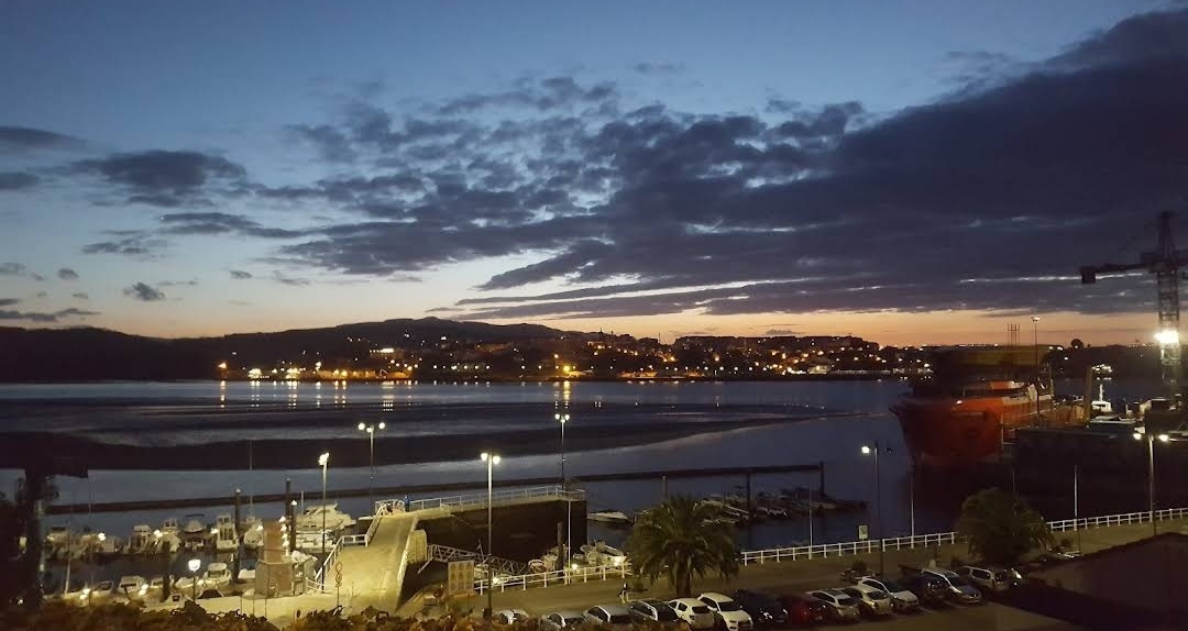 Duplex i Figueres med spektakulær udsigt over Eo-flodmundingen