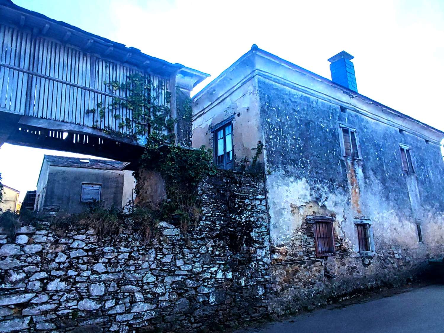 منزل أستوريان مثير للإعجاب في كاستروبول