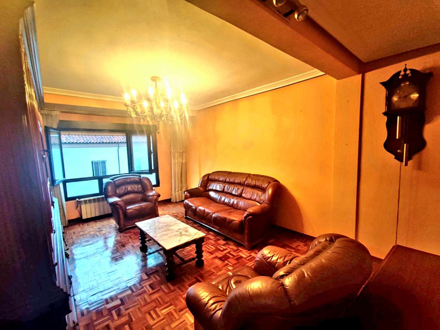 شقة 3 غرف نوم مع مرآب وغرفة تخزين في منطقة ستو دومينغو